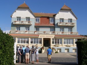 devant l'hôtel Frédéric